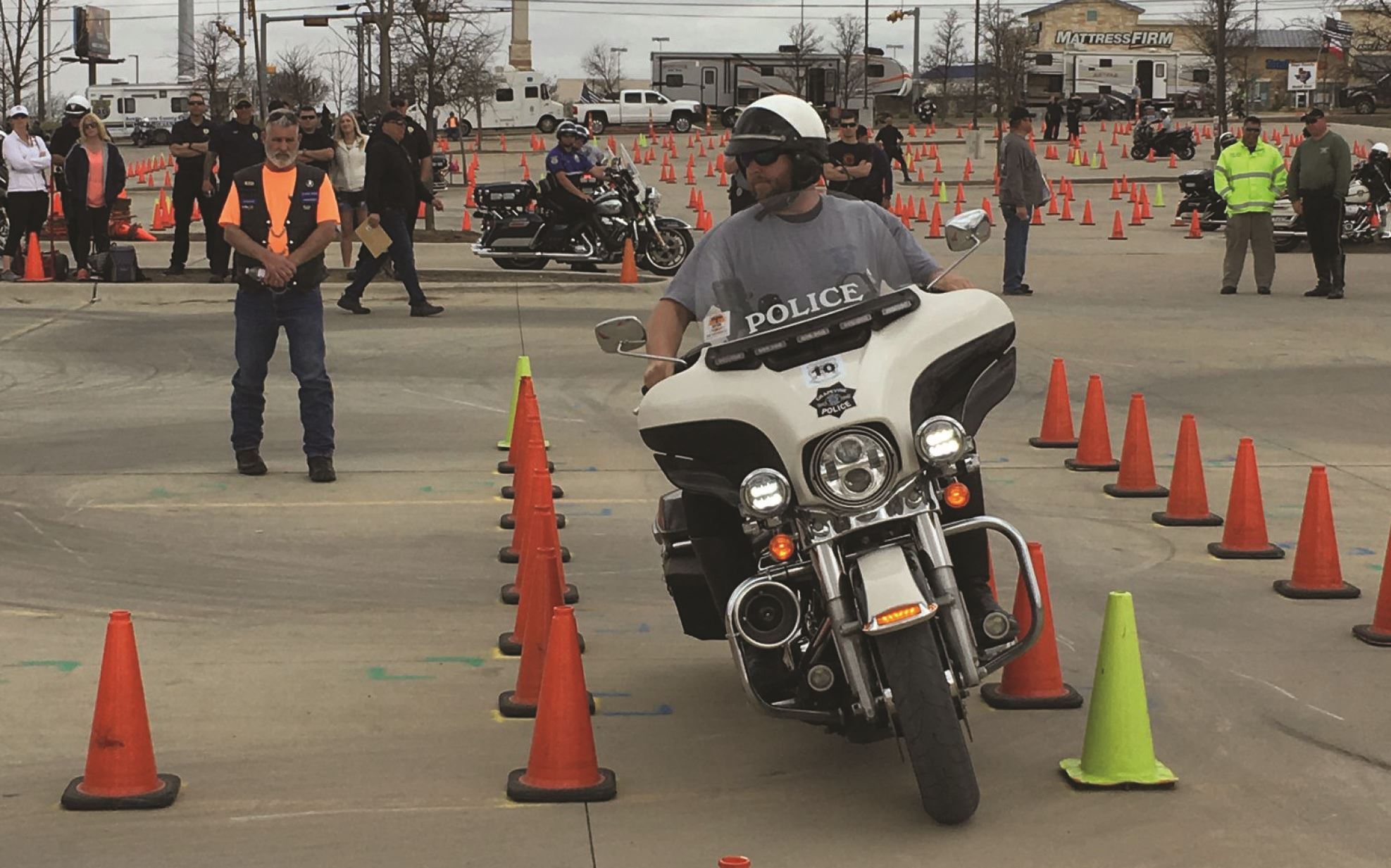 capital of texas police motorcycle chute out 2018
